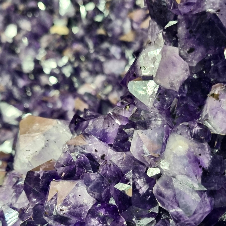 AMETHYST | THE STONE OF CALM AND SPIRITUAL CLARITY